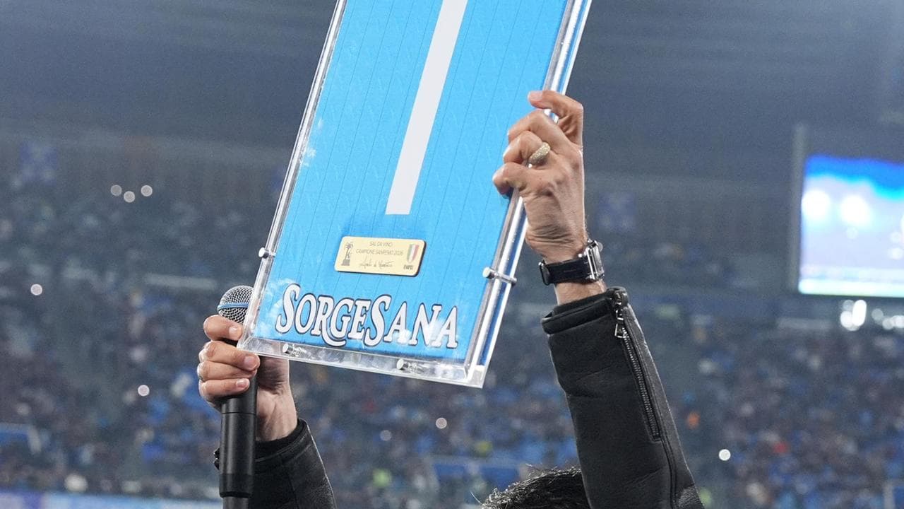 sal-da-vinci-festeggia-con-il-pubblico-del-maradona-la-vittoria-di