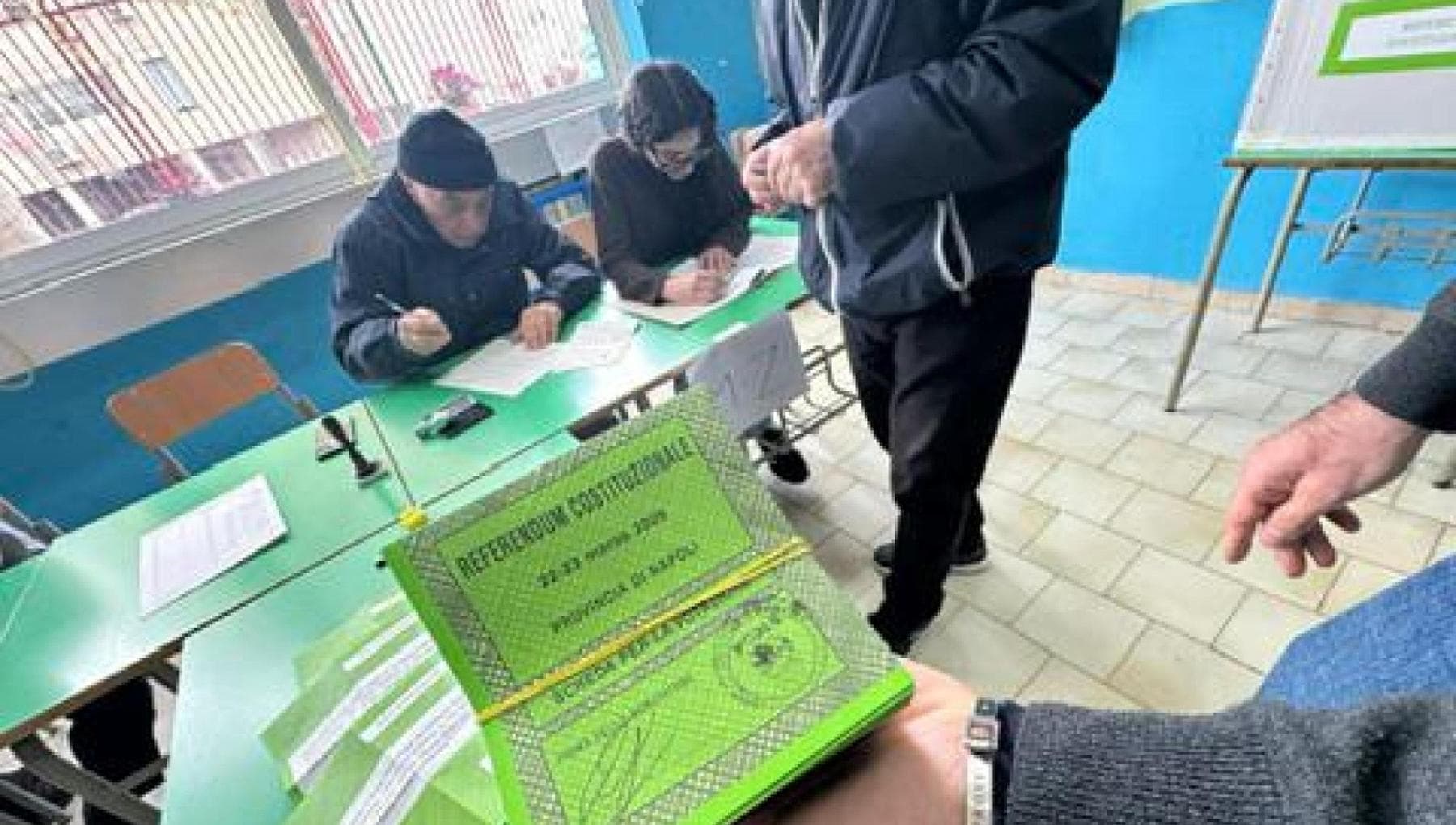 Referendum, il No a Napoli sfonda: 76 per cento. Campania prima regione del Paese contro la riforma