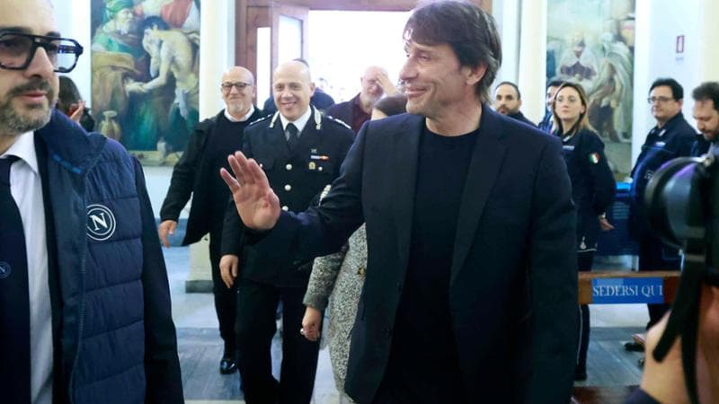 Conte ai detenuti di Poggioreale: “Riconoscere l’errore e ripartire, fondamentale anche nel calcio”