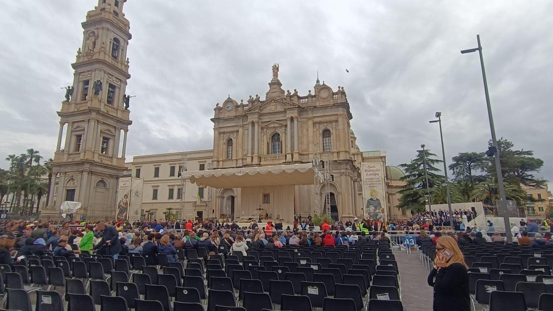 Il giorno di Papa Leone a Pompei e Napoli: “Porta un segno di pace”