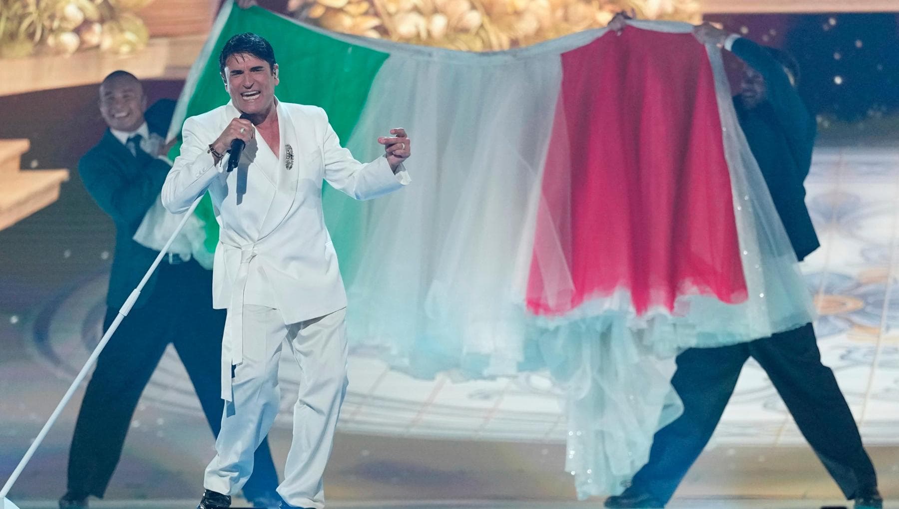 Sal Da Vinci all’Eurovision, il coreografo: “Sul palco le nozze, dai vestiti ai testimoni e al sì”