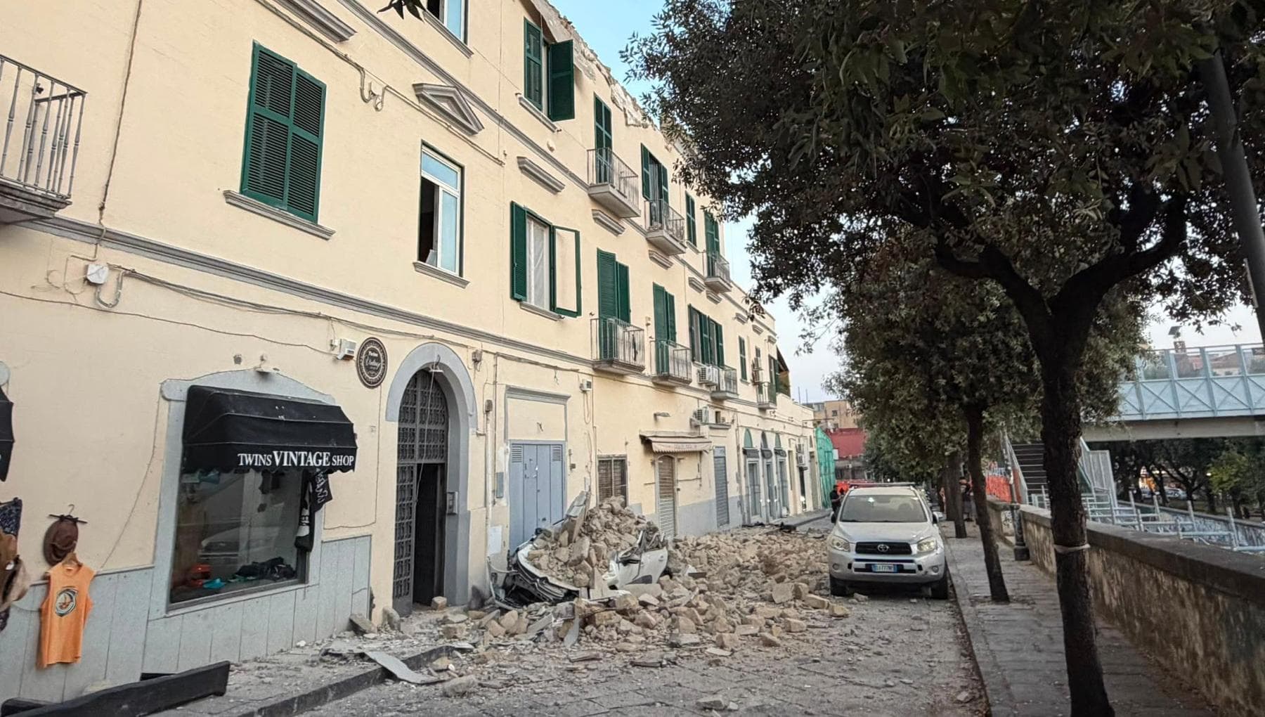 Nápoles: terremoto en los Campos Flegreos de magnitud 4,7, el mayor registrado; daños en Pozzuoli