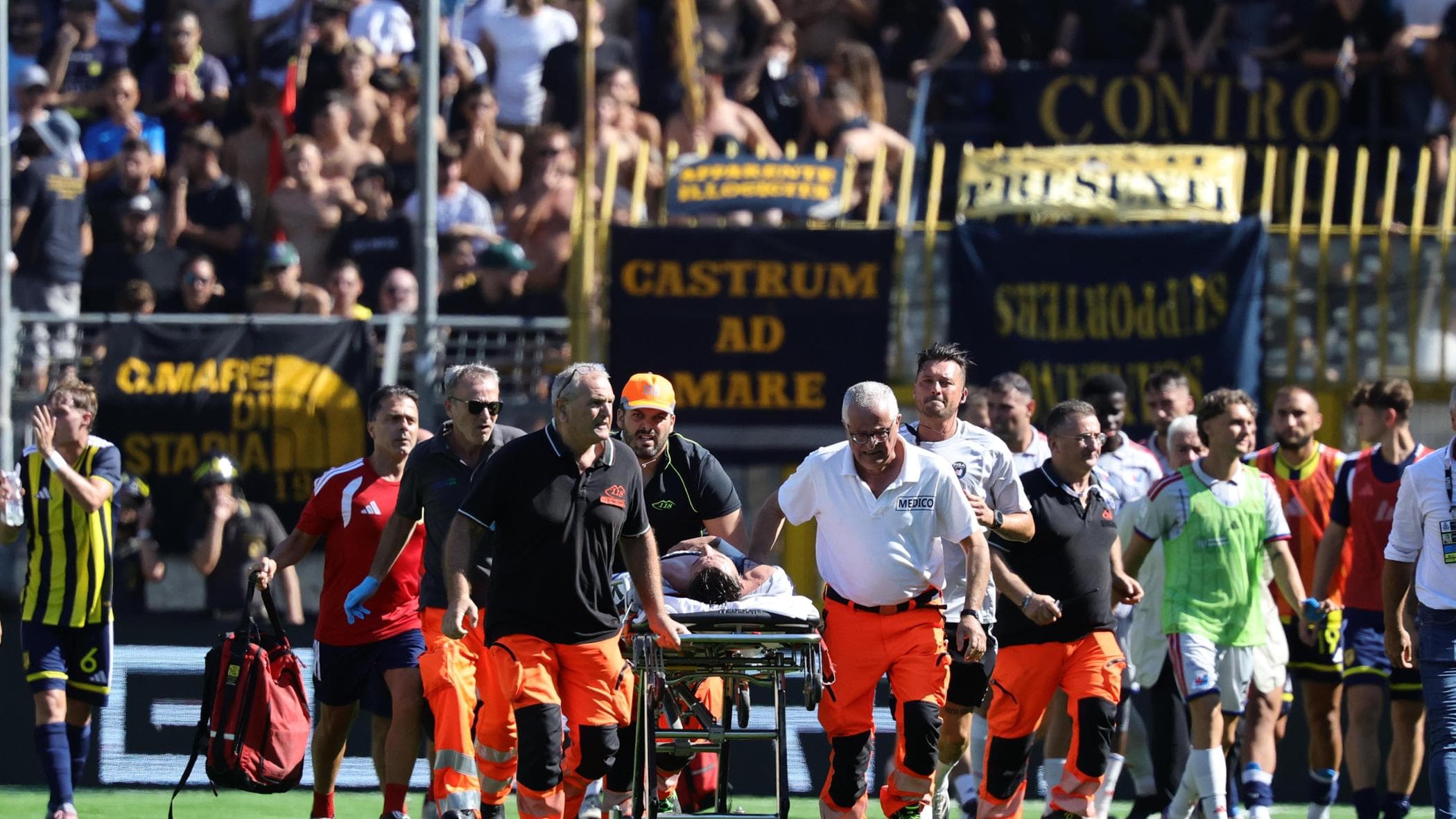 calcio paura a castellammare di stabia bozhinov del pisa crolla in campo partita sospesa da Napoli.repubblica.it calcio paura a castellammare di stabia bozhinov del pisa crolla in campo partita sospesa