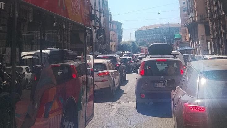 Eventi e cantieri, Napoli nella morsa del traffico. I taxi: "Danni alla clientela e alla categoria"