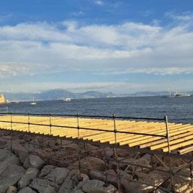 Lungomare Coppa America, ecco le pedane per vedere le regate. Per la prima volta sulla scogliera