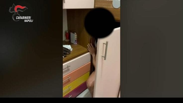Preso boss dei Mazzarella a Forcella: si nascondeva in un armadio della figlia /Video