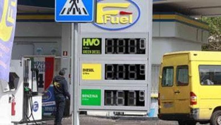 Caro carburante in Campania, i sindacati: la protesta degli autorasportatori avrà pesanti

conseguenze