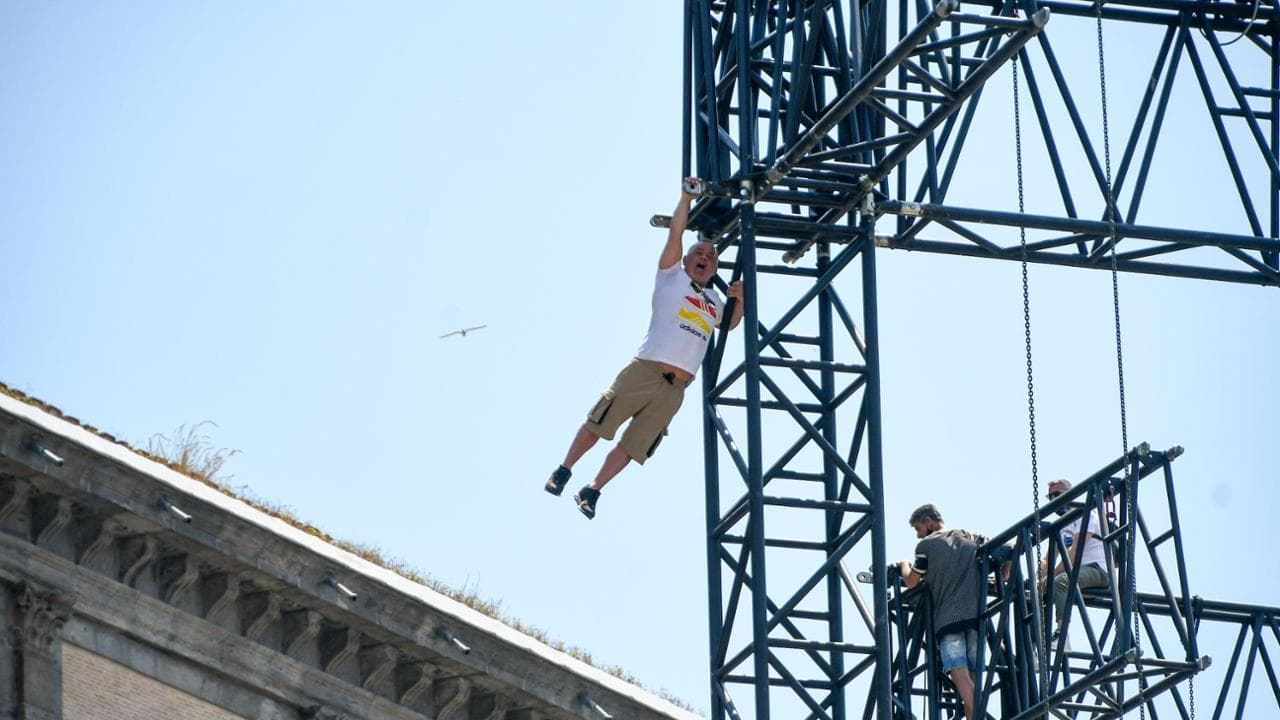 Piazza Plebiscito, giugno 2021: la protesta del disoccupato “volante”
