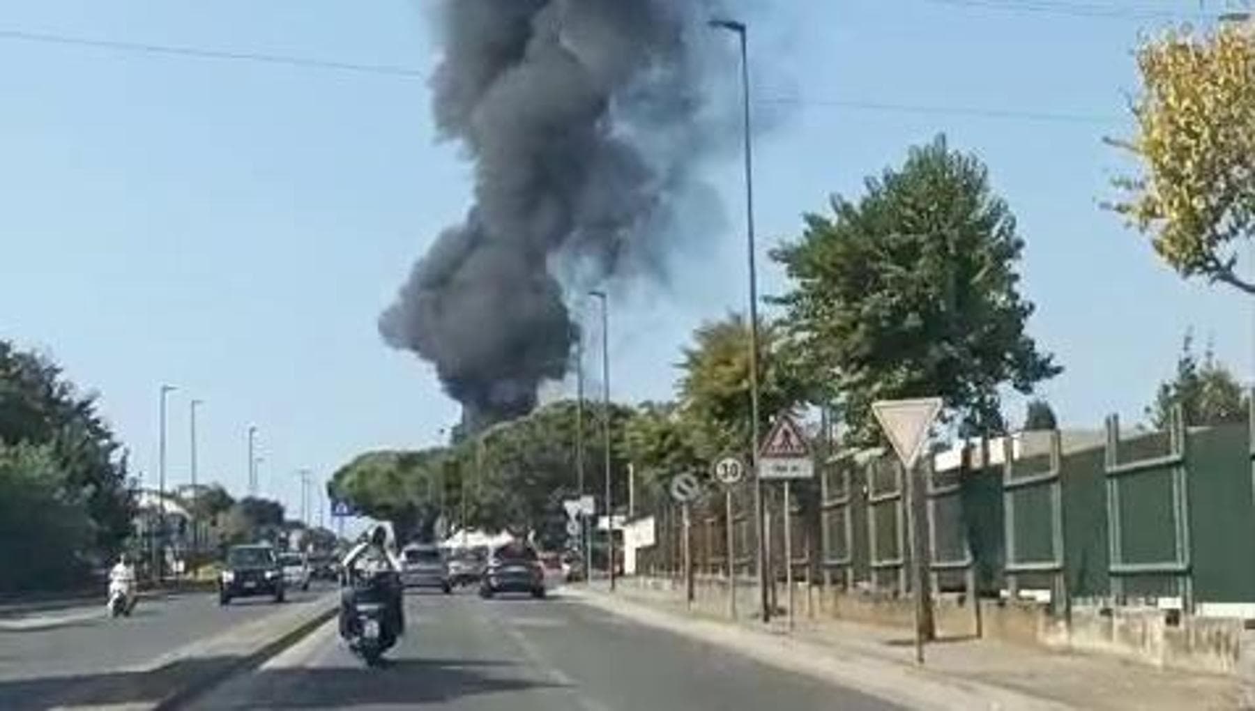 Napoli, a Pianura scuole chiuse e attività sportive vietate per martedì 6, a causa dell’incendio