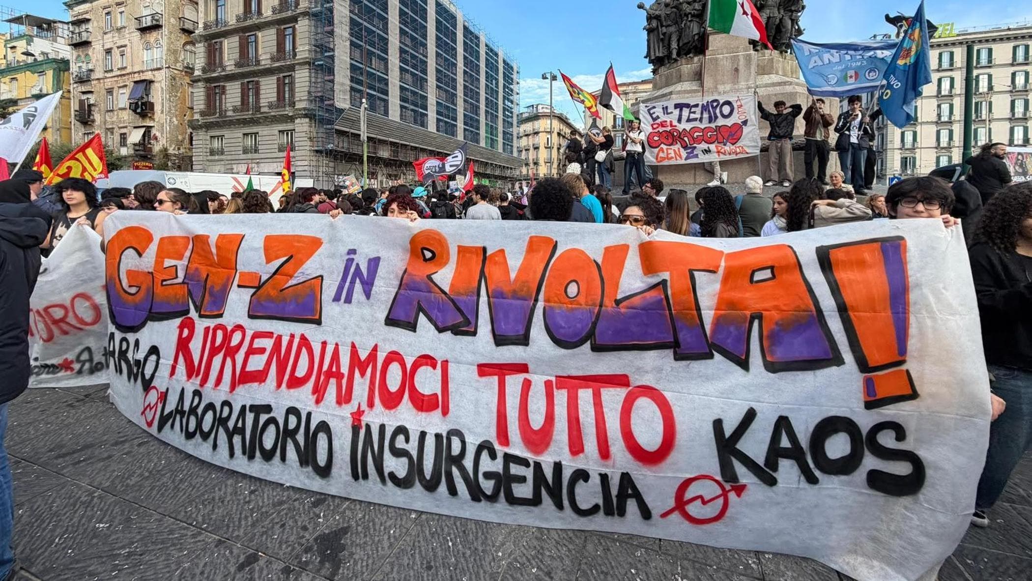 napoli torna in piazza contro il caro vita blocchiamo tutti i trasporti allerta ordine pubblico da Napoli.repubblica.it napoli torna in piazza contro il caro vita blocchiamo tutti i trasporti allerta ordine pubblico