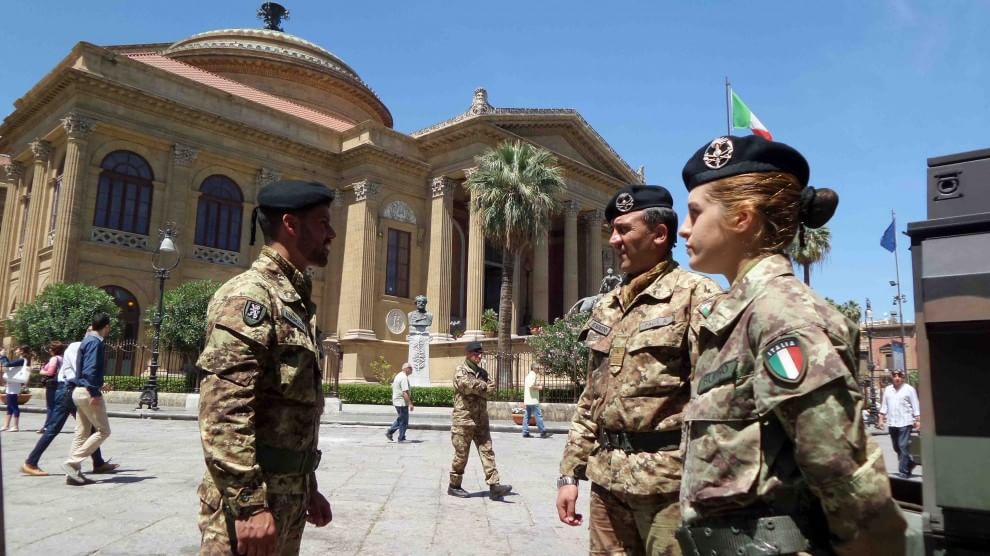 L'esercito Marciava Per Raggiunger La Frontiera