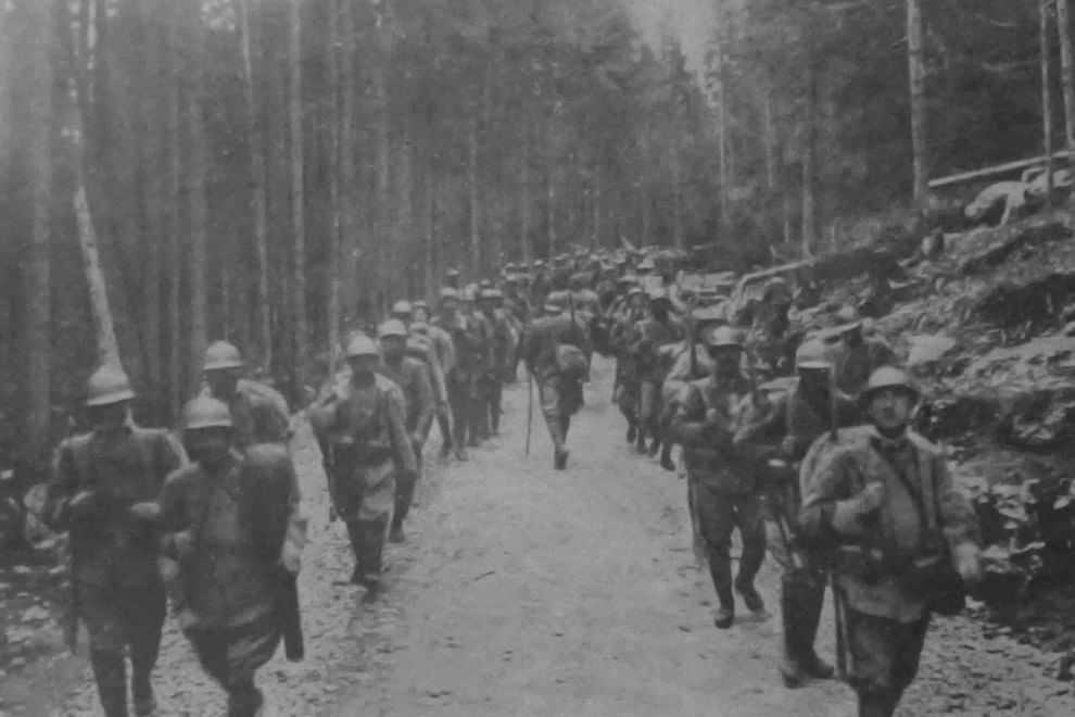 L'esercito Marciava Per Raggiunger La Frontiera