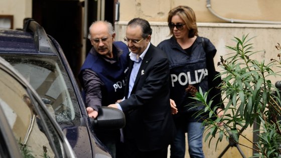 Tangenti, ai domiciliari il presidente di Rfi Dario Lo Bosco. Trovato il libro mastro