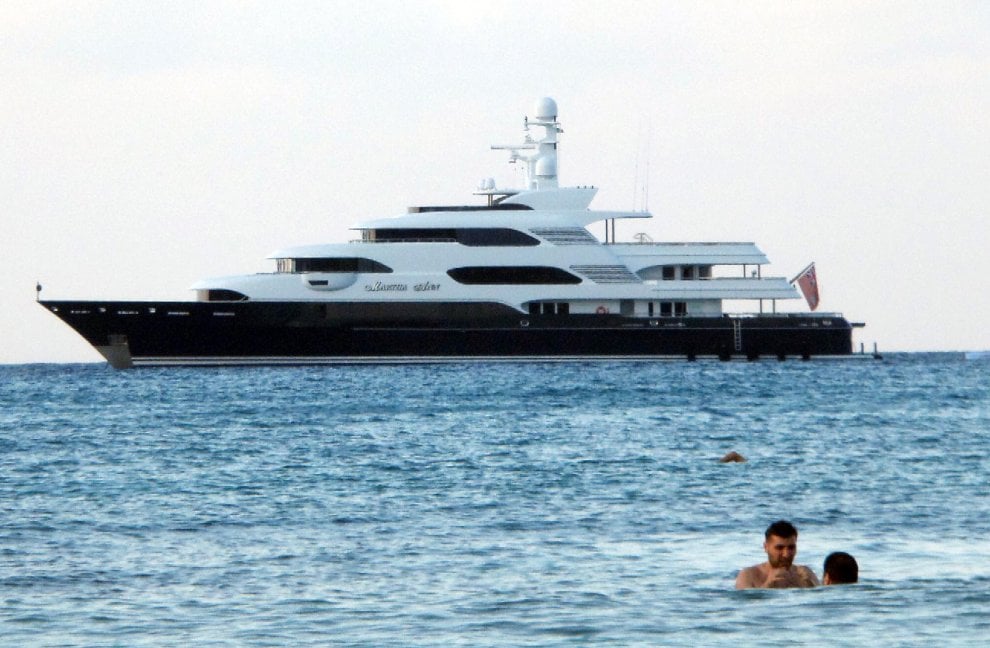 Mondello l'estate degli yacht da sogno, in rada il Martha Ann da 600