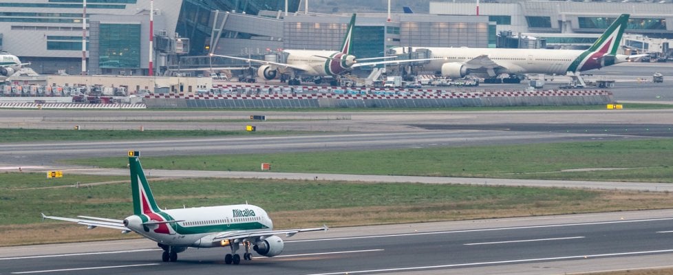 Alitalia risponde alle accuse: "Unica compagnia a restare in Sicilia durante pandemia"