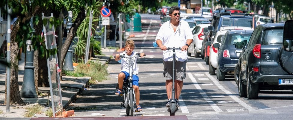 Le nuove piste ciclabili che dividono la città: \