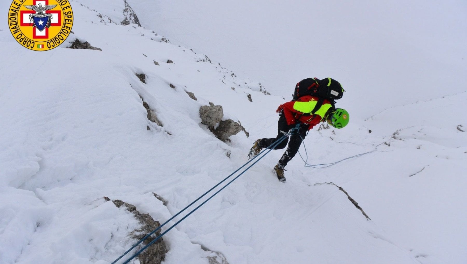 Scivola in un canalone sull'Etna, escursionista salvato dal soccorso ...