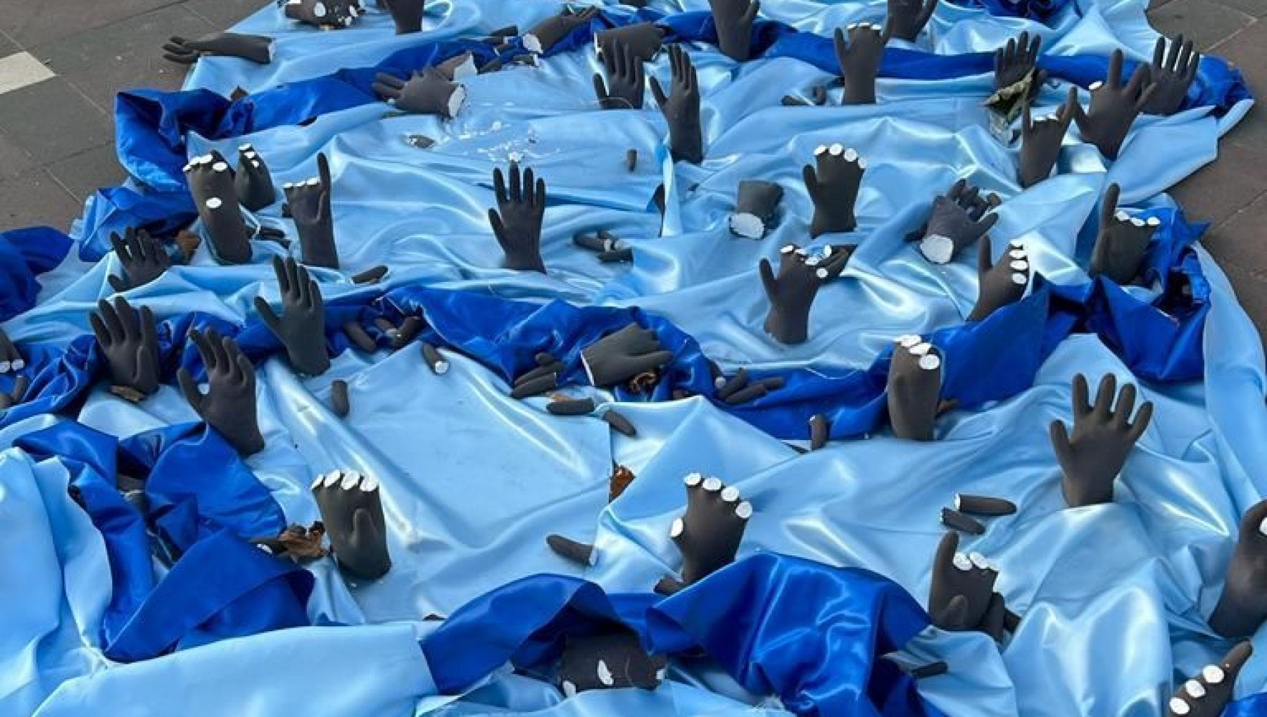 Piazza Armerina The Hands Of Migrants Are Cut Off In The Installation