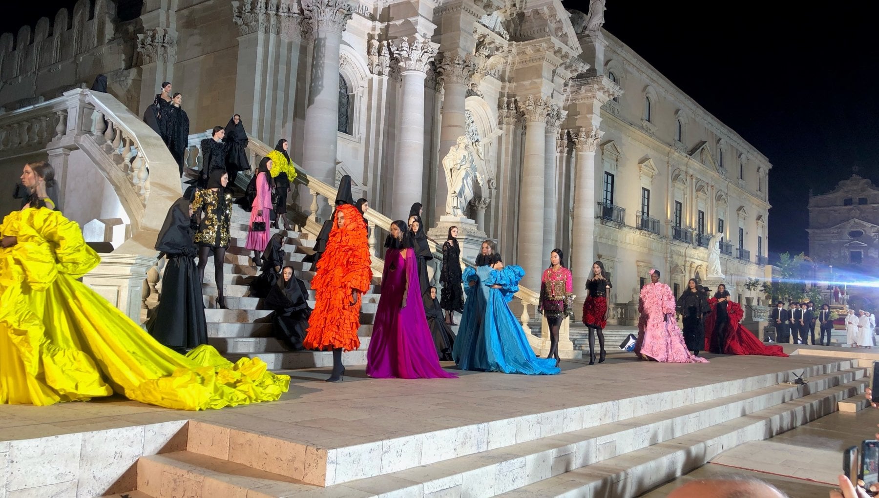 Dolce e Gabbana trasformano Siracusa in un set da film - la Repubblica