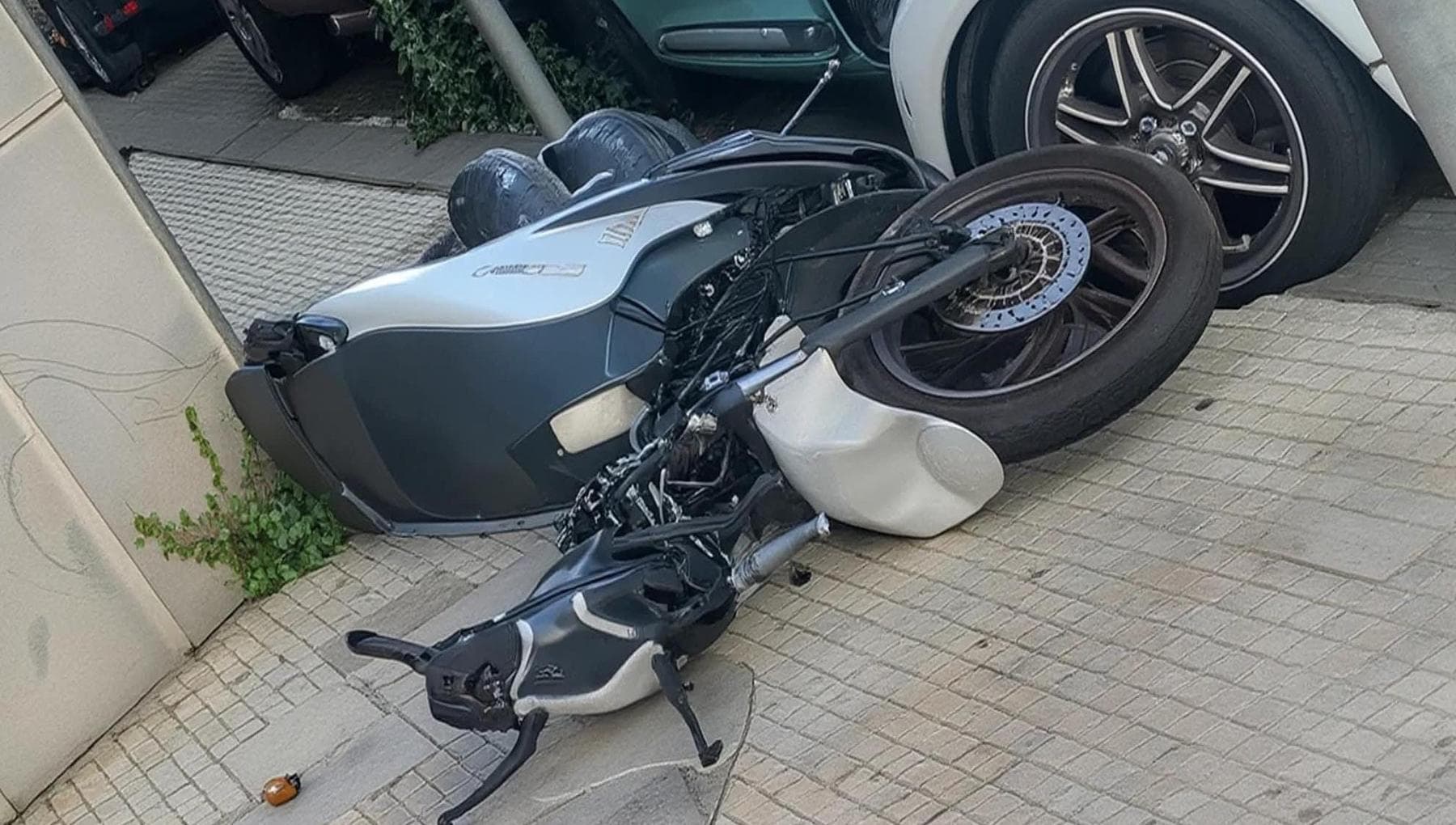 Scontro tra auto e scooter, morto un 17enne a Messina - la Repubblica