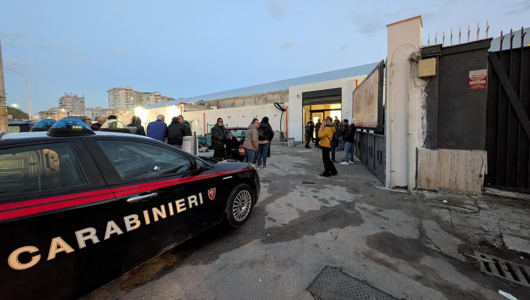 Operaio cade da un'impalcatura e muore, aveva 40 anni