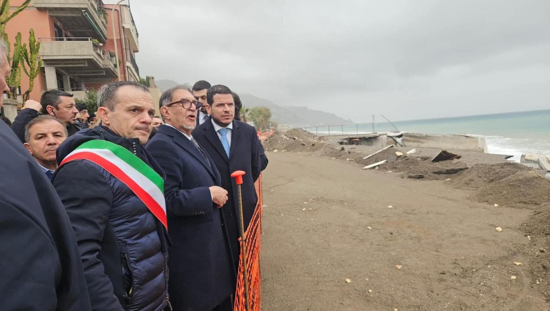La Russa nel Messinese dopo il ciclone: “Subito una raccolta fondi. Il governo non usi due misure”