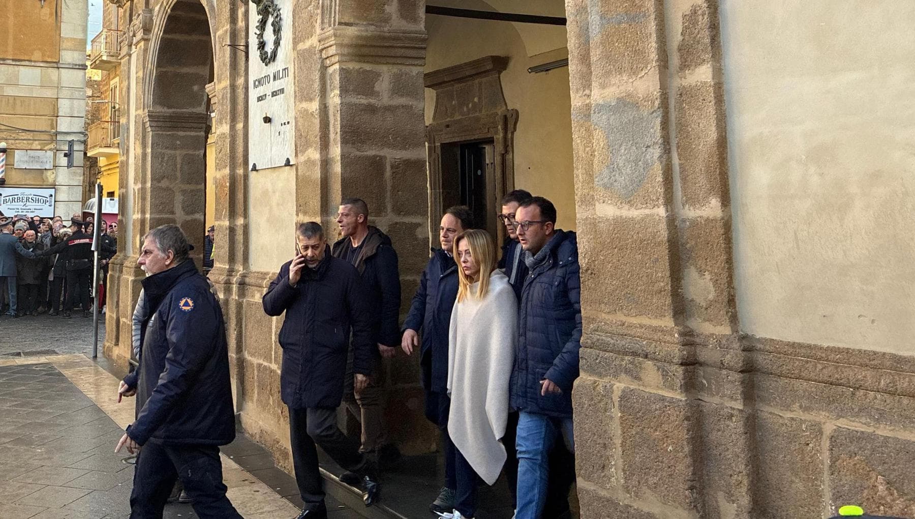 La premier Meloni in visita a Niscemi, vertice al Comune dopo la frana
