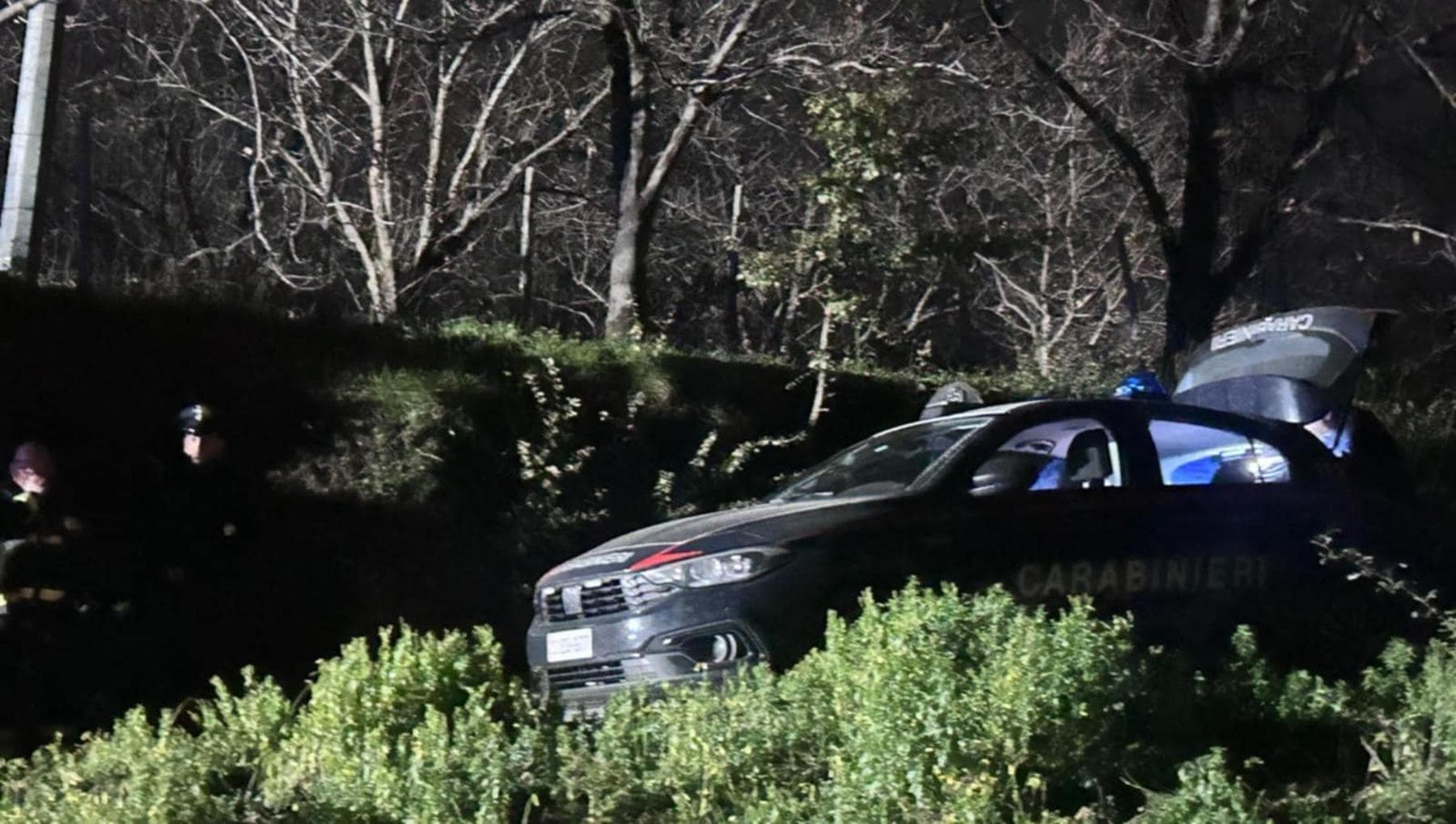 I tre cacciatori trovati morti nel bosco, interrogate nella notte decine di persone