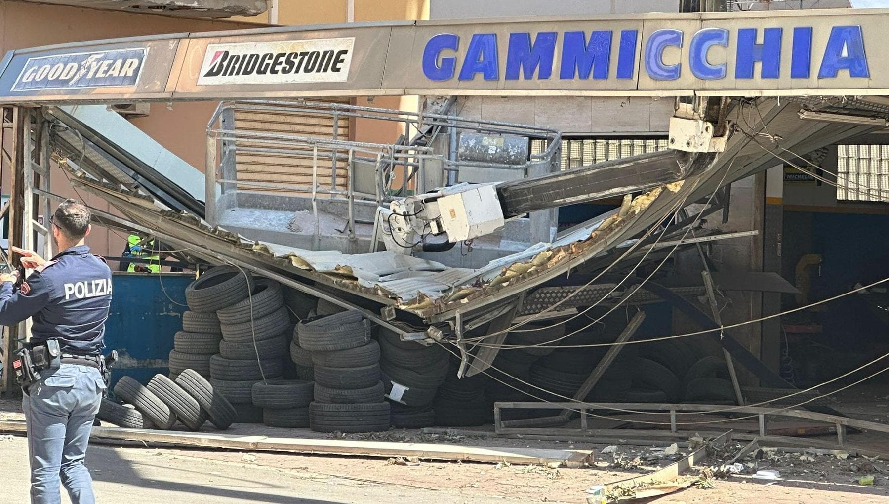 Incidente sul lavoro a Palermo, morti due operai caduti da una gru