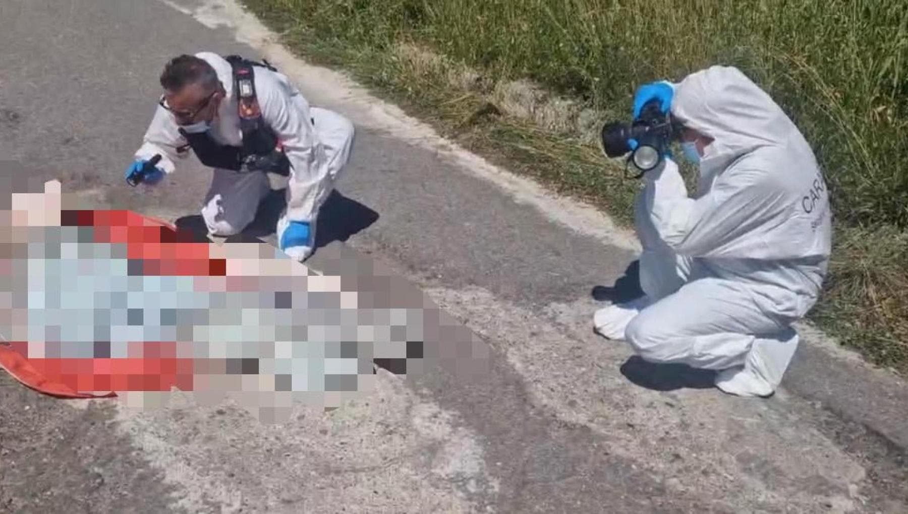 Anziano ucciso e avvolto in una coperta: fermati un uomo e due donne
