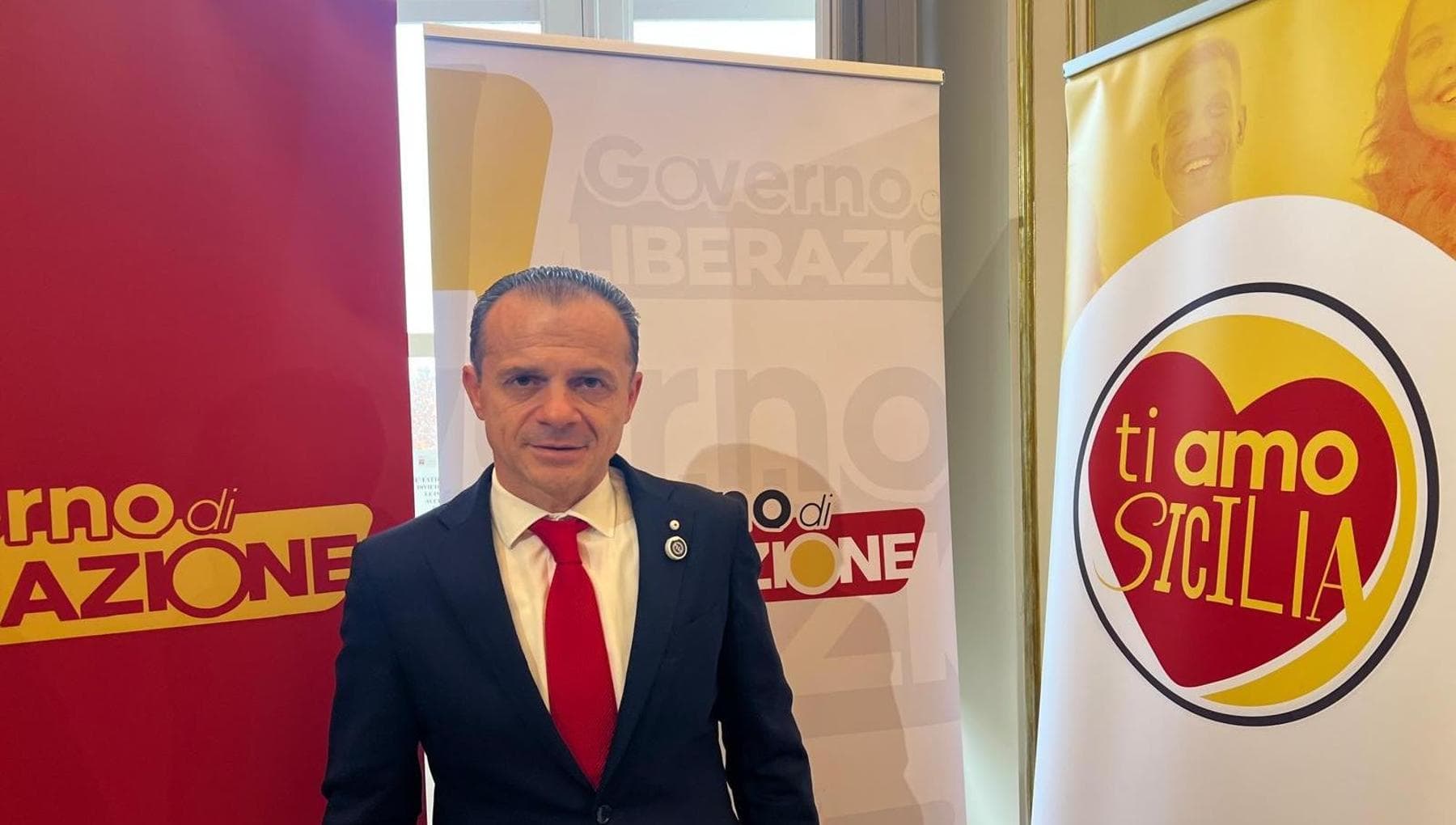 De Luca: “Noi, ago della bilancia, alla Regione si torni subito al voto”