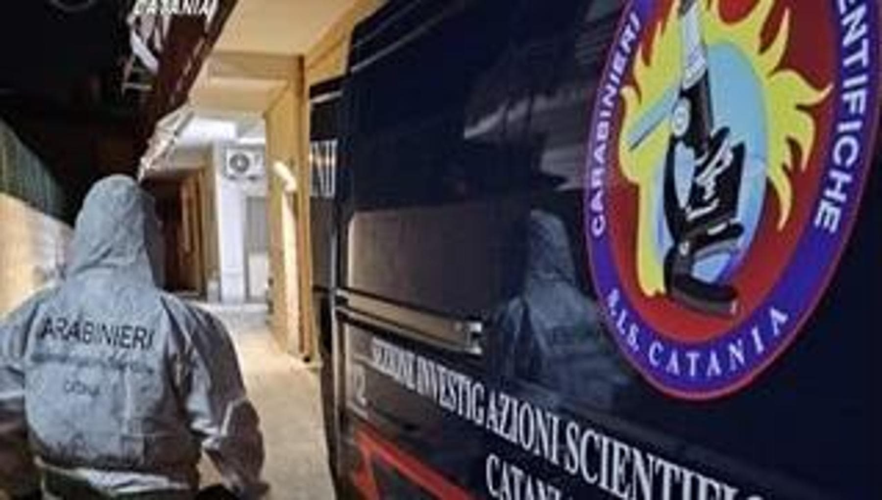 Picchia violentemente la moglie, 53enne arrestato per tentato femminicidio nel Catanese