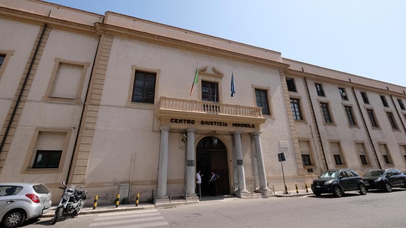 PROCURATORI MINORILI IN RIVOLTA: SOLO 29 TECNICI PER 7.631 CASI!