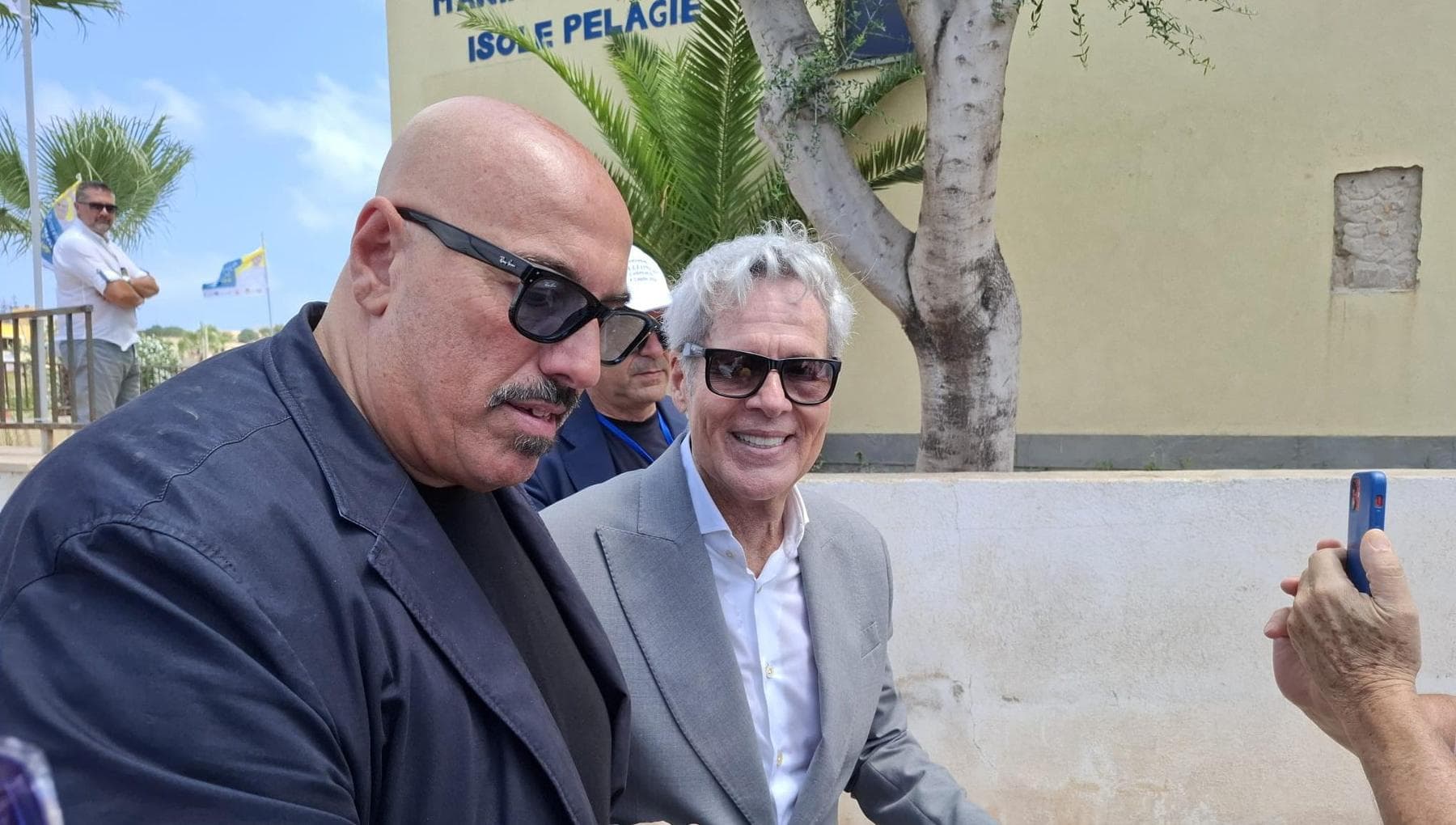 baglioni a lampedusa l8217abbraccio di due papi grande dono per l8217isola da Palermo.repubblica.it baglioni a lampedusa l8217abbraccio di due papi grande dono per l8217isola
