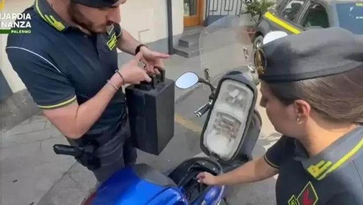 Anteprima: Migliaia di scooter elettrici venduti come e-bike, denunciato imprenditore di Palermo