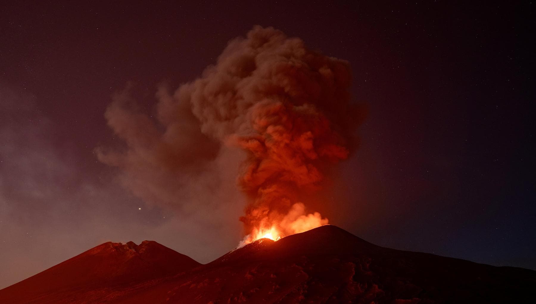 Etna, voli sospesi fino alle 18 a Catania e fino alle 10 a Comiso