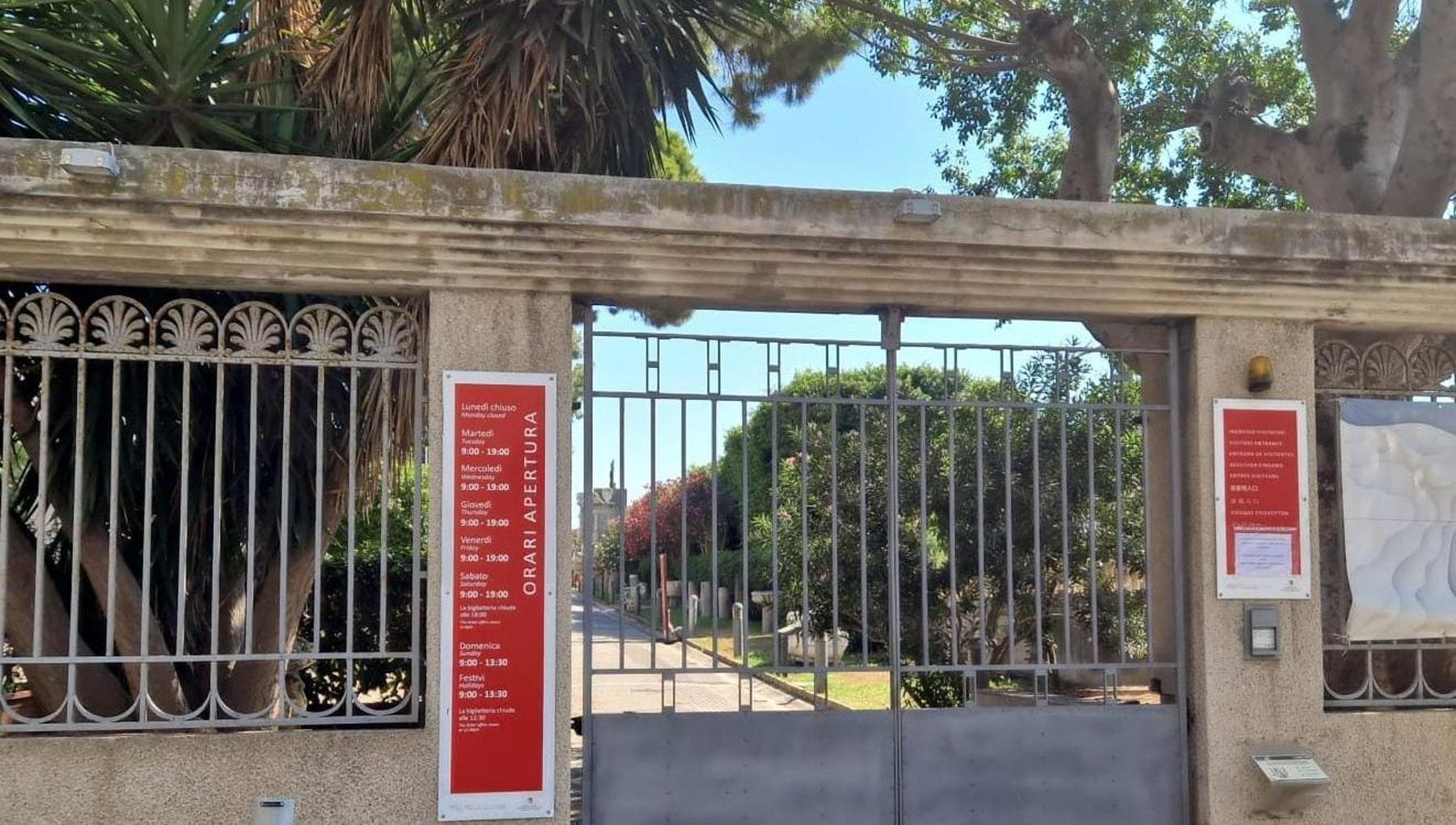 Furto degli Antonello da Messina, i ladri entrati da un porta laterale. Caccia ai complici