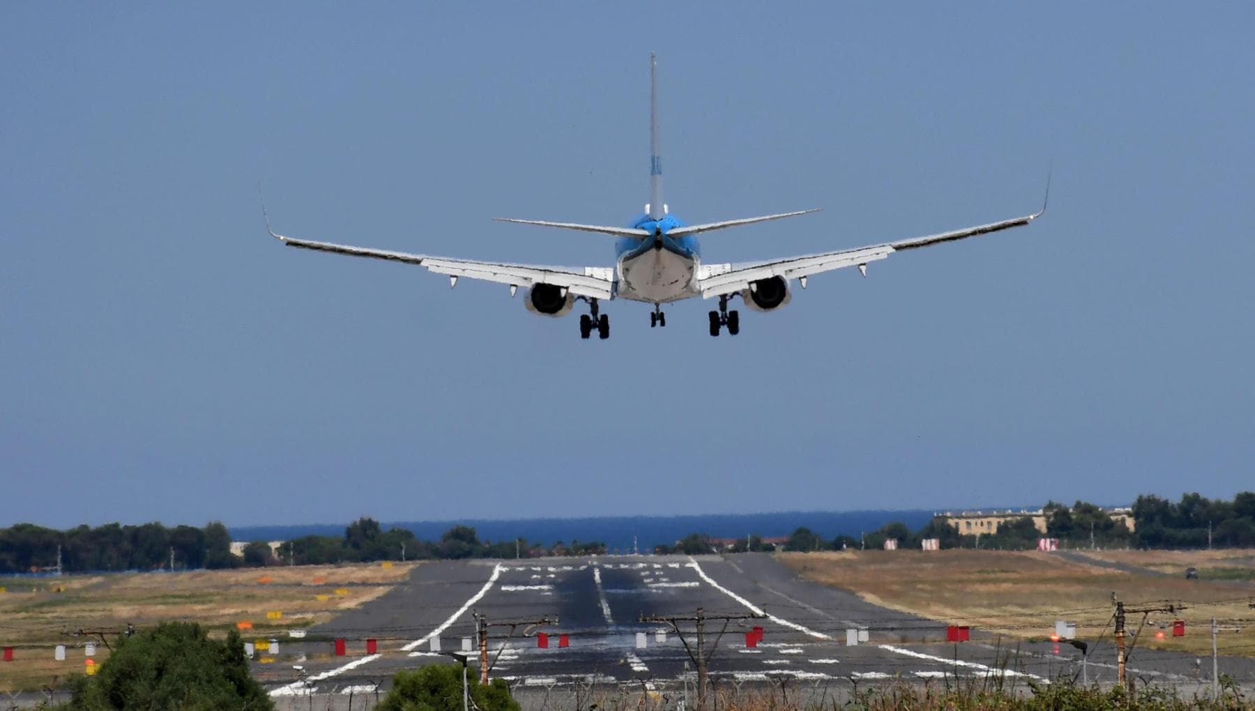 Etna, tornano normali le attività di volo all’aeroporto di Catania