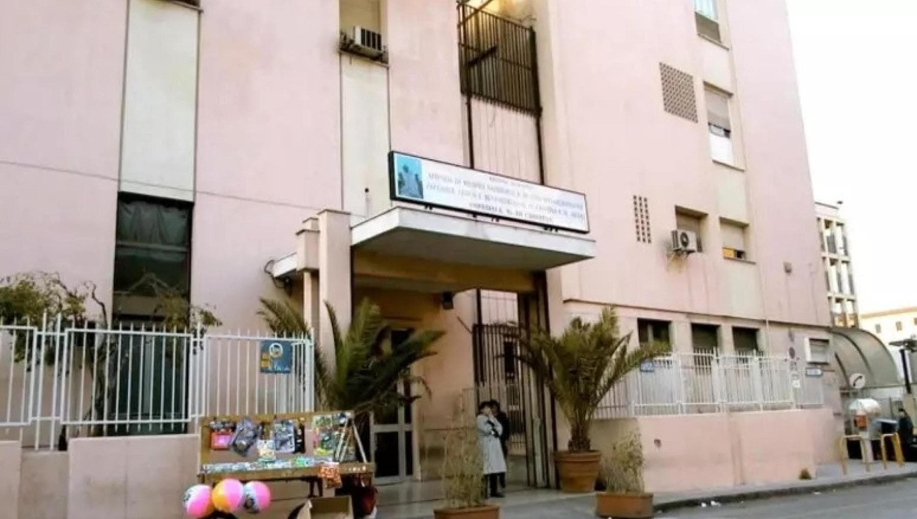 Genitori no vax di Anna Rosa indagati per omicidio colposo, non la vaccinarono contro la difterite
