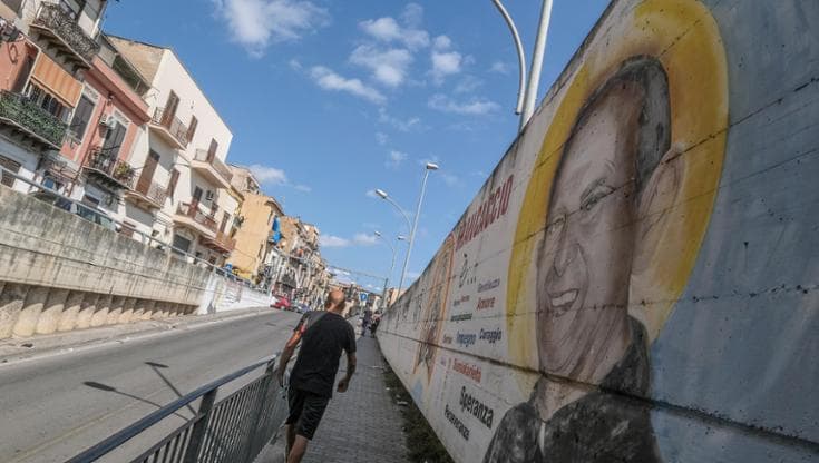 Un murale di don Puglisi in via Brancaccio