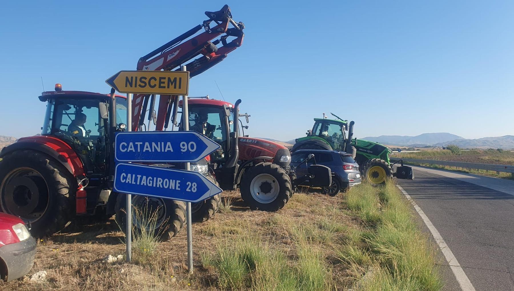 Caro gasolio, in Sicilia si fermano tir, trattori e pescherecci: distribuzione delle merci a rischio