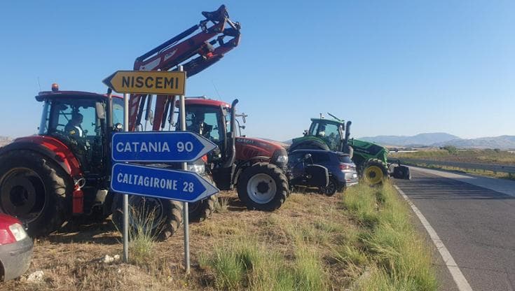 Caro gasolio, in Sicilia si fermano tir, trattori e pescherecci: distribuzione delle merci a rischio
