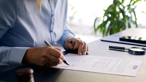 Falsifica il testamento della madre con una casa che non esisteva, condannato a undici mesi