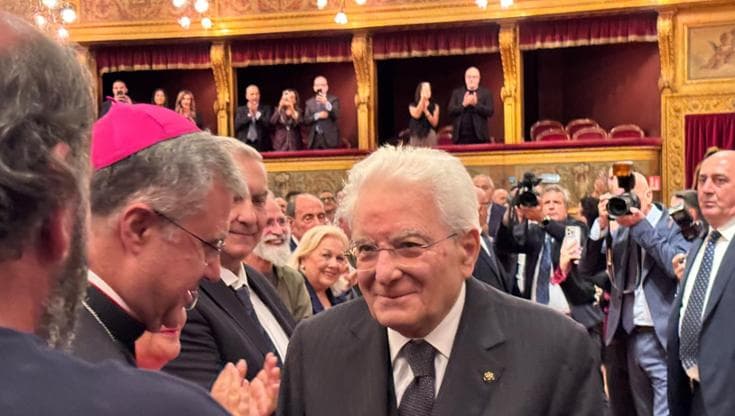Mattarella al teatro Massimo per il film su Biagio Conte ma la proiezione si blocca