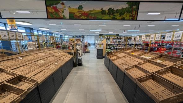 Via alle consegne a rilento in supermercati e negozi a Palermo: corsa a riempire il carrello
