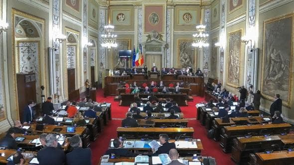 Ars, sì alla manovra elettorale nella Sicilia delle emergenze: le mance valgono 190 milioni