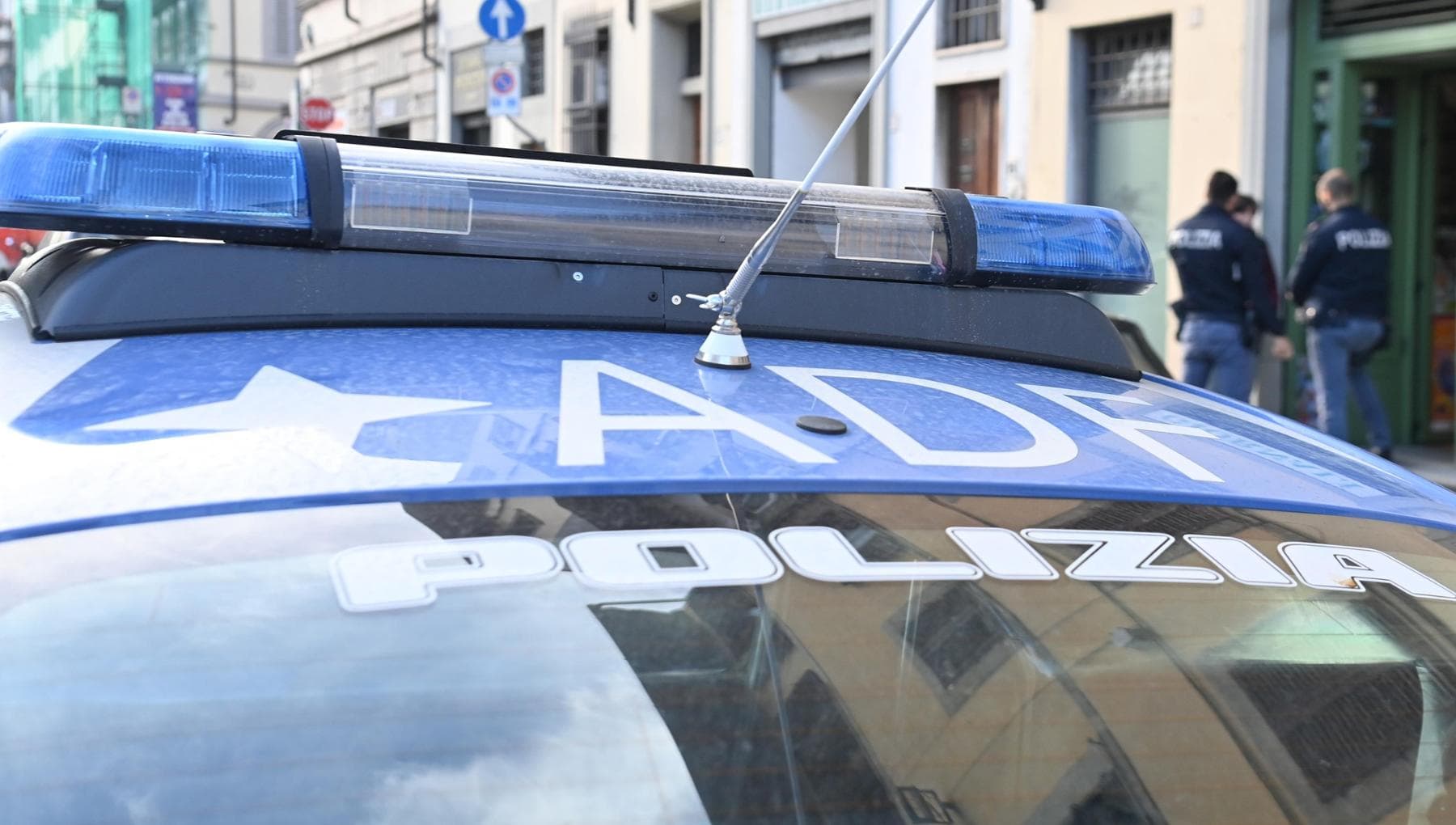 Vettura della Polizia di Stato nella fotografia di repertorio pubblicata da Repubblica Palermo