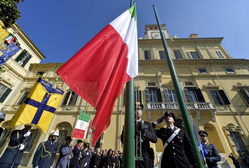 Festa della Repubblica: cerimonia e onorificenze a Parma - Foto - la ...