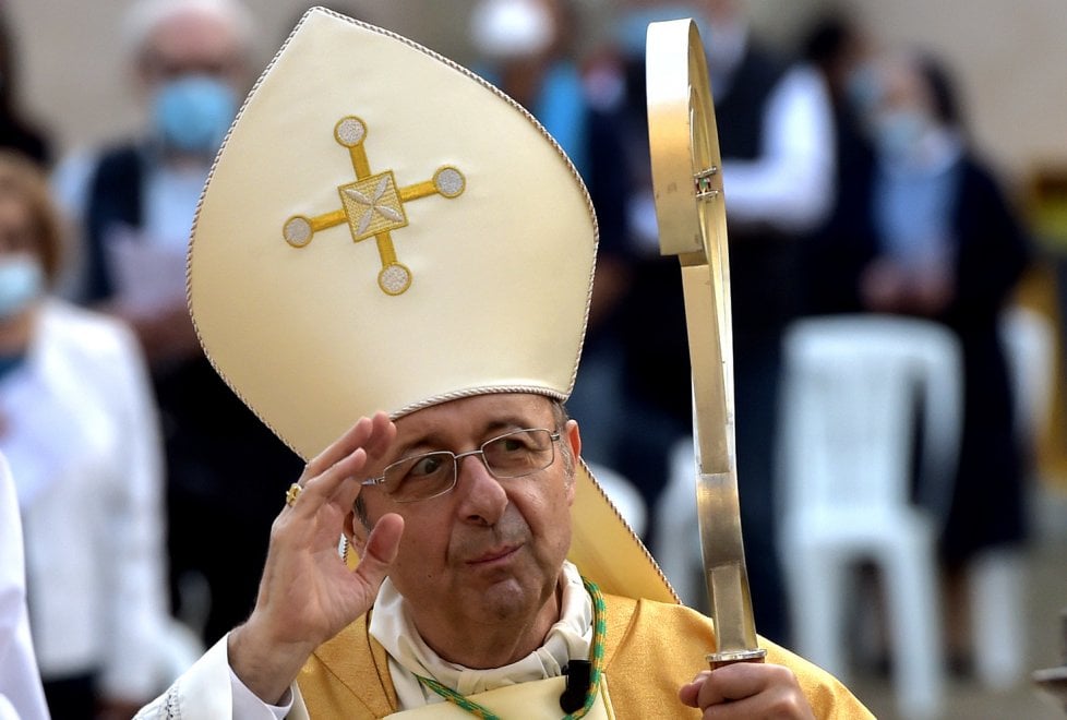 Parma, la messa celebrata dal vescovo in piazza Duomo - foto - la