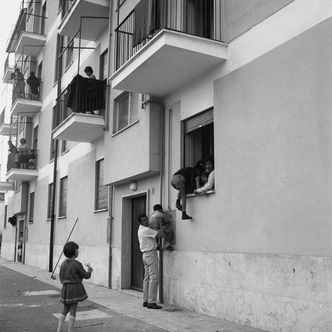 Vita di periferia in bianco e nero gli scatti di Pais raccontano la
